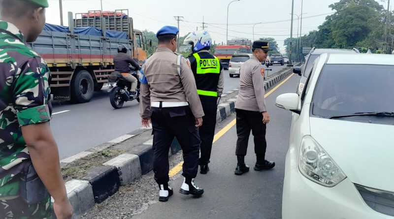 Antisipasi Kerusuhan Suporter, Polres Pasuruan Siagakan Personel di Exit Tol Purwodadi