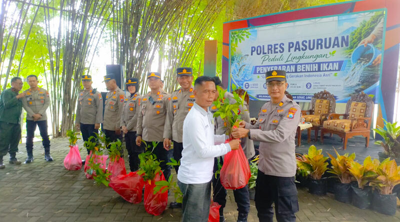 Polres Pasuruan Tebar 6.000 Benih Ikan dan Bagikan Bibit Pohon