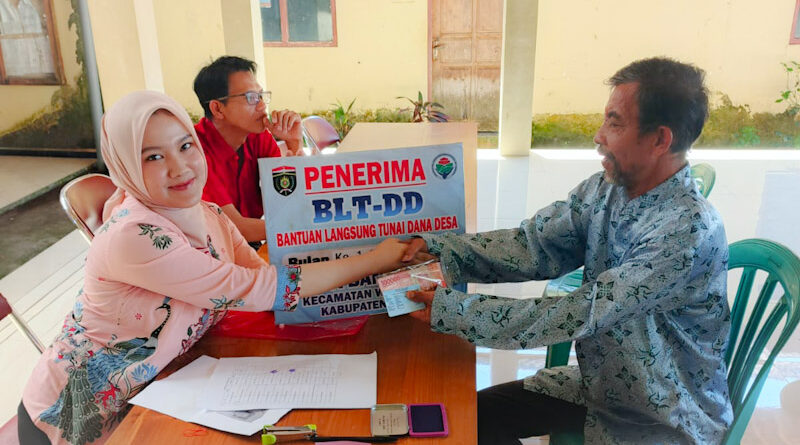Penyaluran BLT DD Tahap I di Desa Banyu Biru Berjalan Lancar