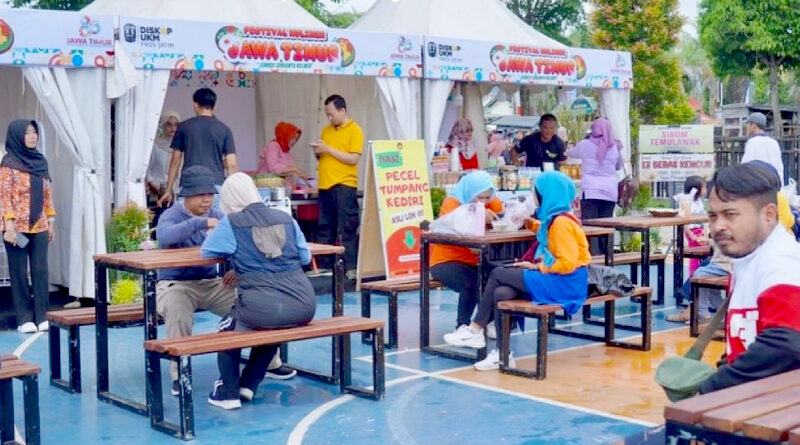 Kadisporabudpar Ingatkan Warga Jember Jaga Kebersihan dan Berdayakan UMKM saat Karnaval SCTV