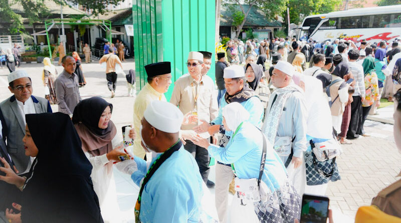Wali Kota dan Wawali Sambut Kepulangan 312 Jemaah Haji