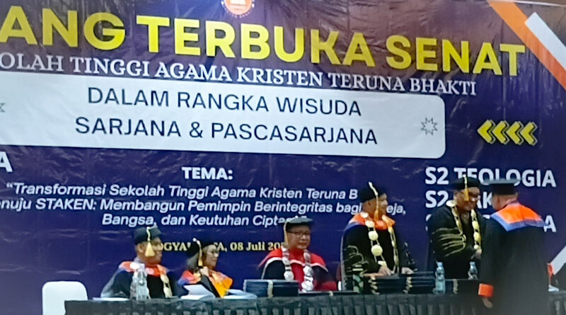 STAK Teruna Bhakti Yogyakarta Mewisuda Lulusan Sarjana, Magister, dan Doktor