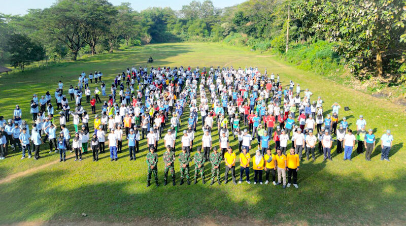 MPLS Hari Keempat, Siswa Baru SMA Negeri 1 Jember Ikuti Pelatihan Baris Berbaris