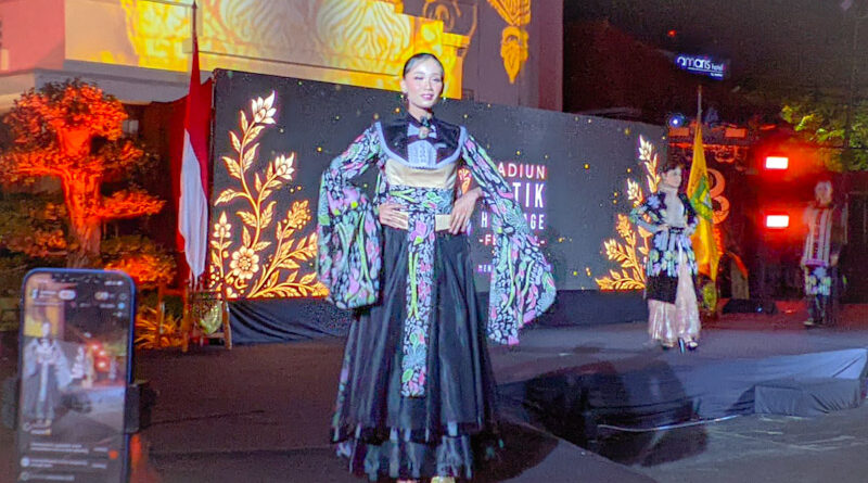 Halaman Balai Kota Madiun Meriah dengan Batik Fashion Show dan Pameran