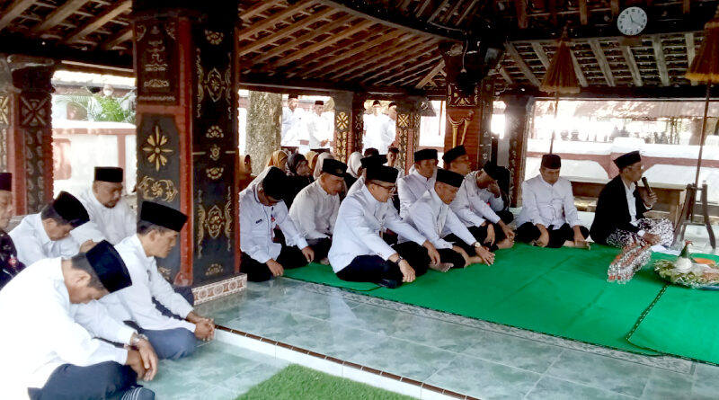 Rangkaian Hari Jadi ke-457, Bupati dan Jajaran Forkopimda Ziarah ke Makam Para Leluhur