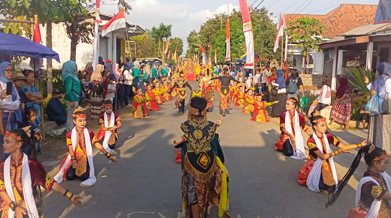 Spektakuler! Karnaval Desa Boreng, Warga Tumpah Ruah Saksikan Kreativitas dan Budaya