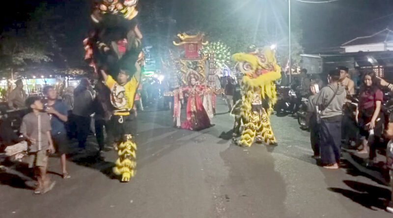 Kolaborasi Kecamatan Kota, Tagana Rajawali, SMA, SMP dan Kelurahan Meriahkan Karnaval Kabupaten dengan Seni Barong Seng