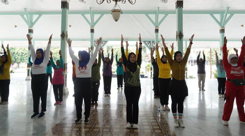 Cara Bupati Madiun Ajak Lansia Tetap Bugar Lewat Senam SBSU