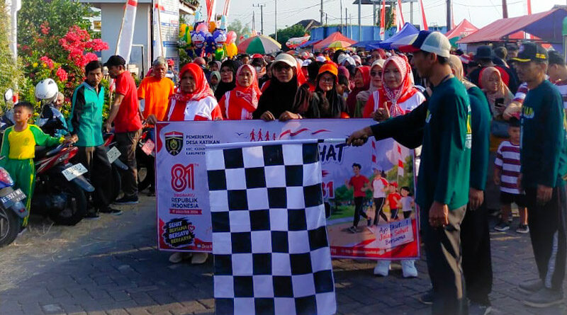 SEMARAK HUT RI KE-81, DESA KATIKAN GELAR JALAN SEHAT