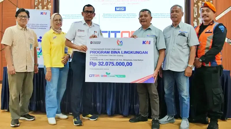 KAI Daop 7 Madiun Salurkan Bantuan TJSL