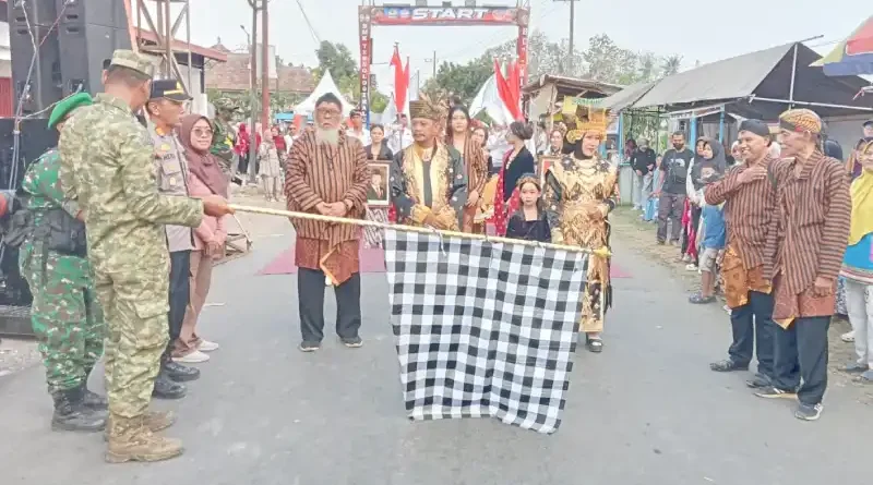 Parade Fashion Pejuang dan Budaya HUT TNI ke-81 bersama SMK Teknologi Balung Jember